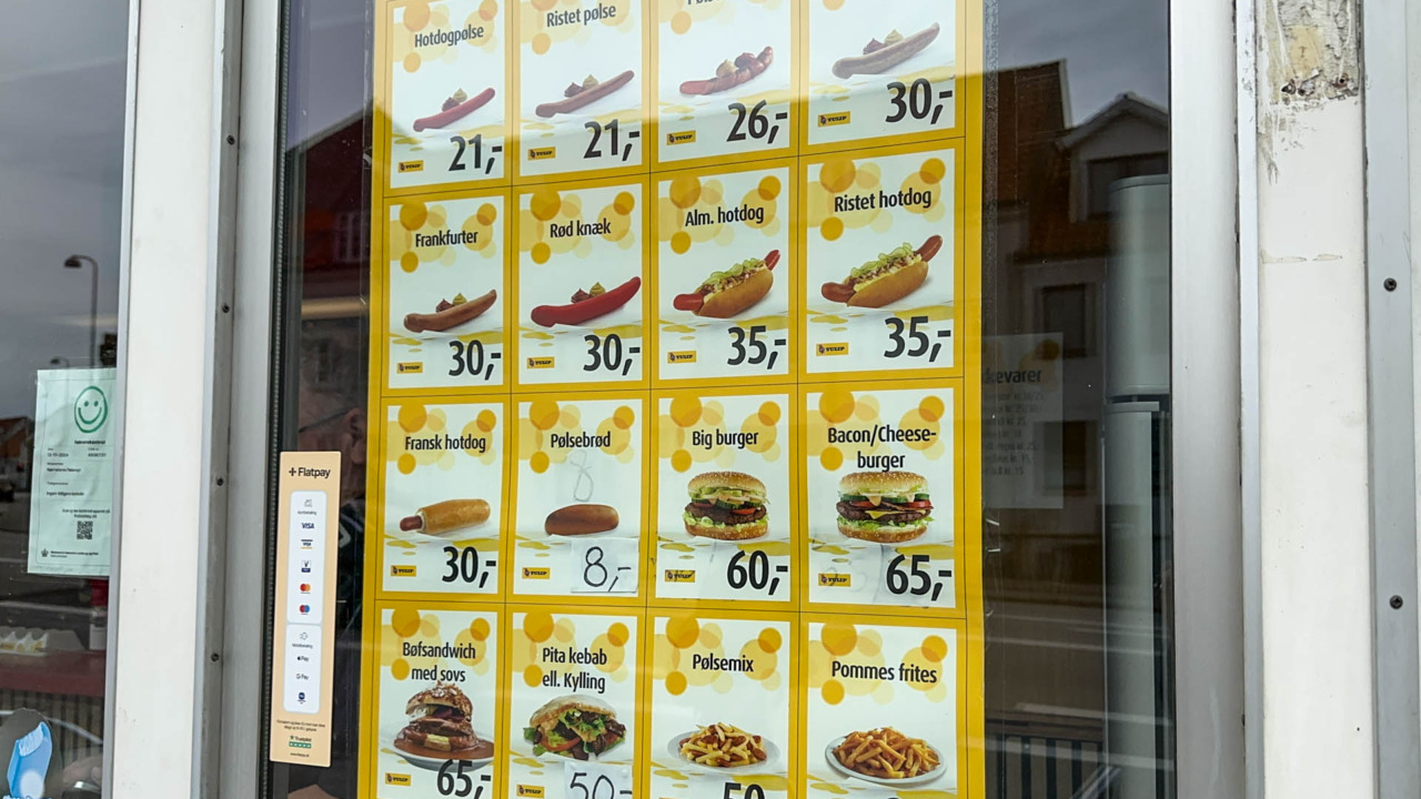 Menuen hos Nørretorv Pølsevogn i Horsens.
