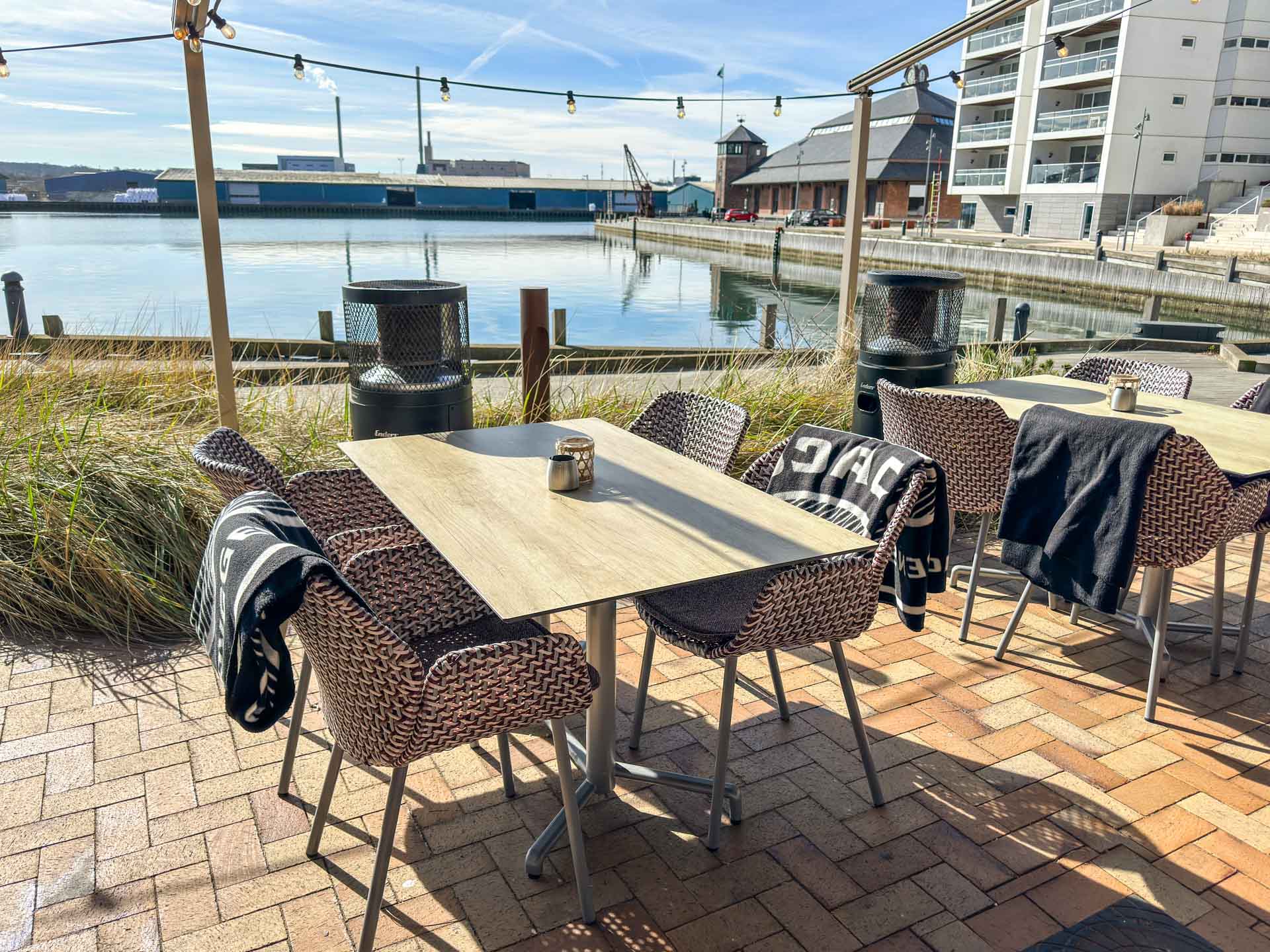 Hyggelig terrasse ved vandet i Horsens.