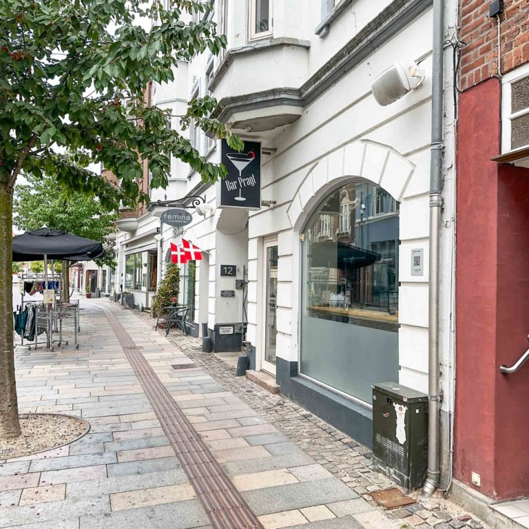 Bar Pragt er en cocktailbar i Horsens.
