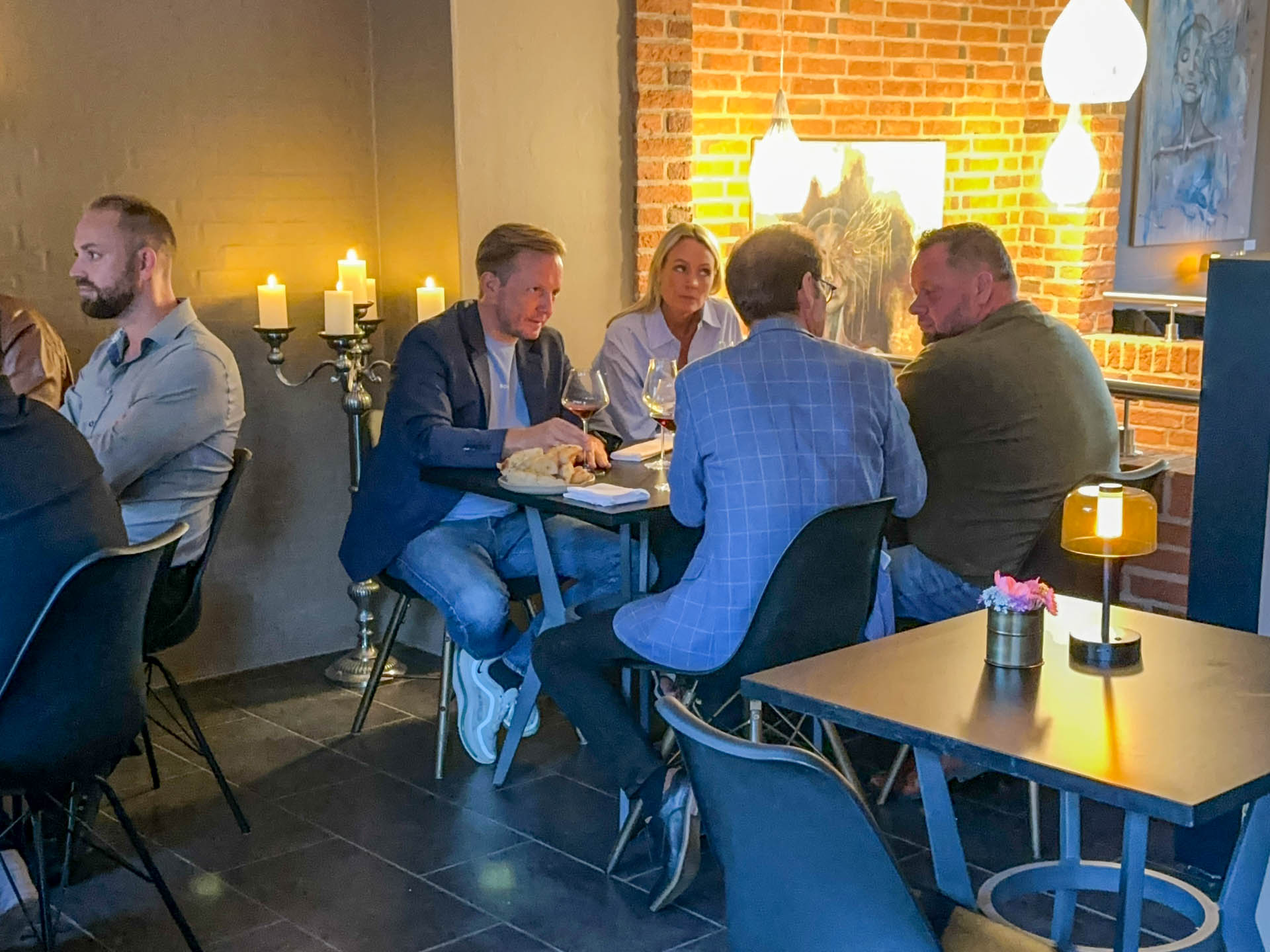 Det er hyggeligt og uformelt hos Min Vinbar i Hedensted