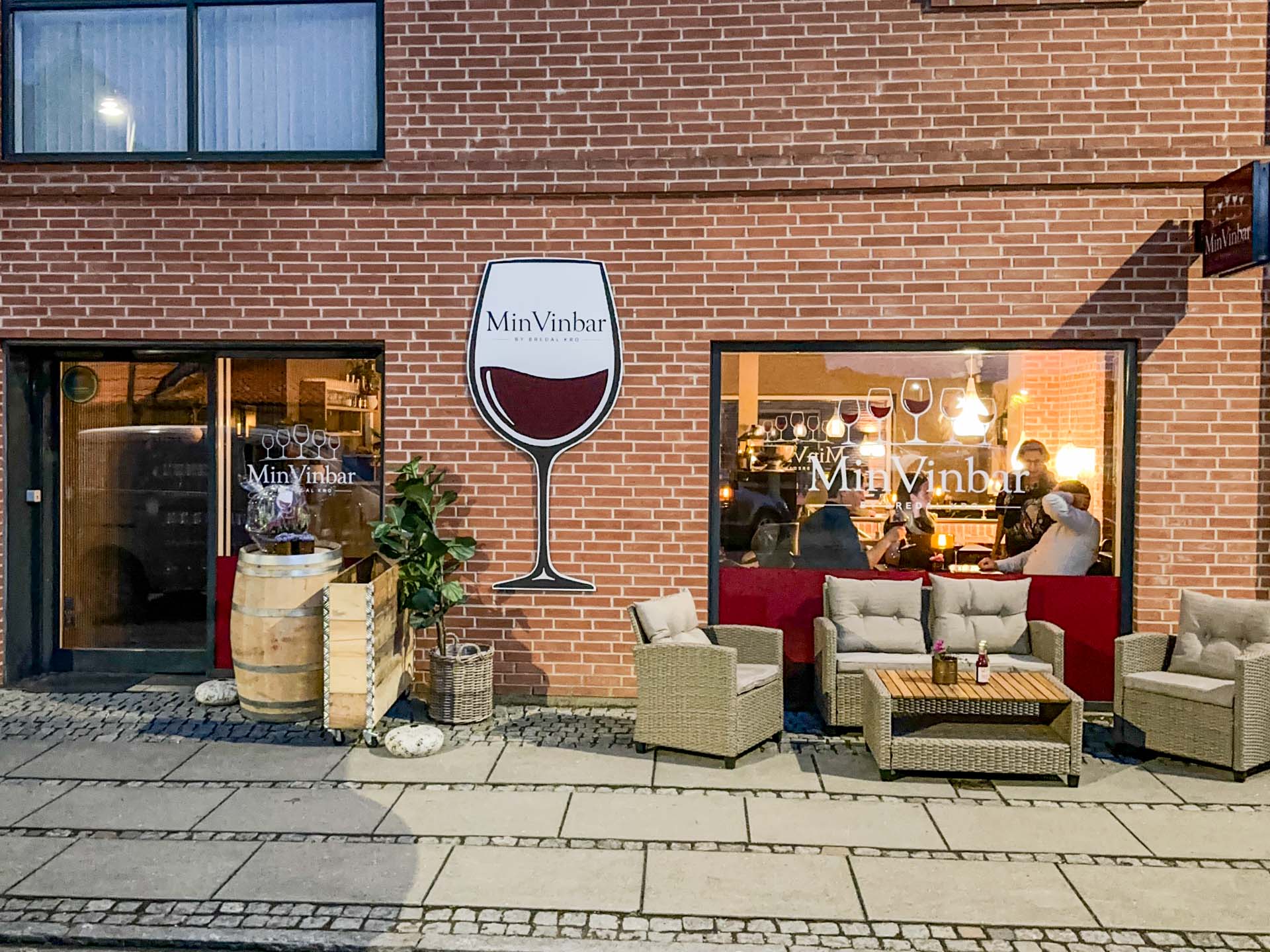 Min Vinbar i Hedensted set udefra