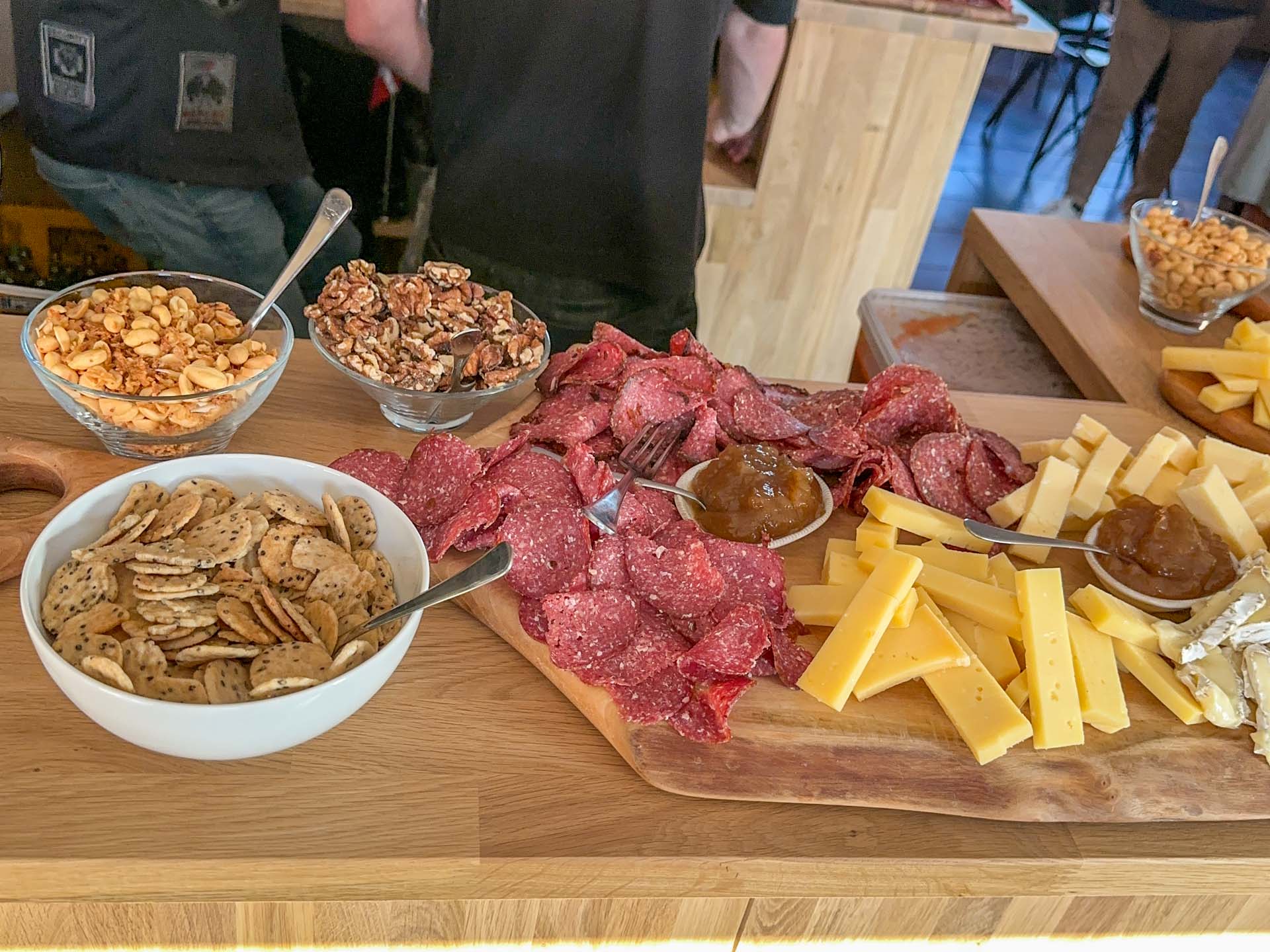 Der er charcuterie og salater at spise hos Min Vinbar i Hedensted