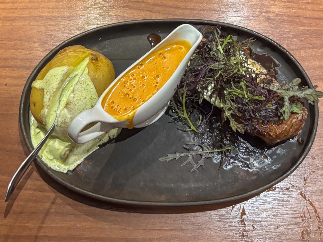 Restaurant Oksen i Horsens serverer bøffer med bagte kartofler