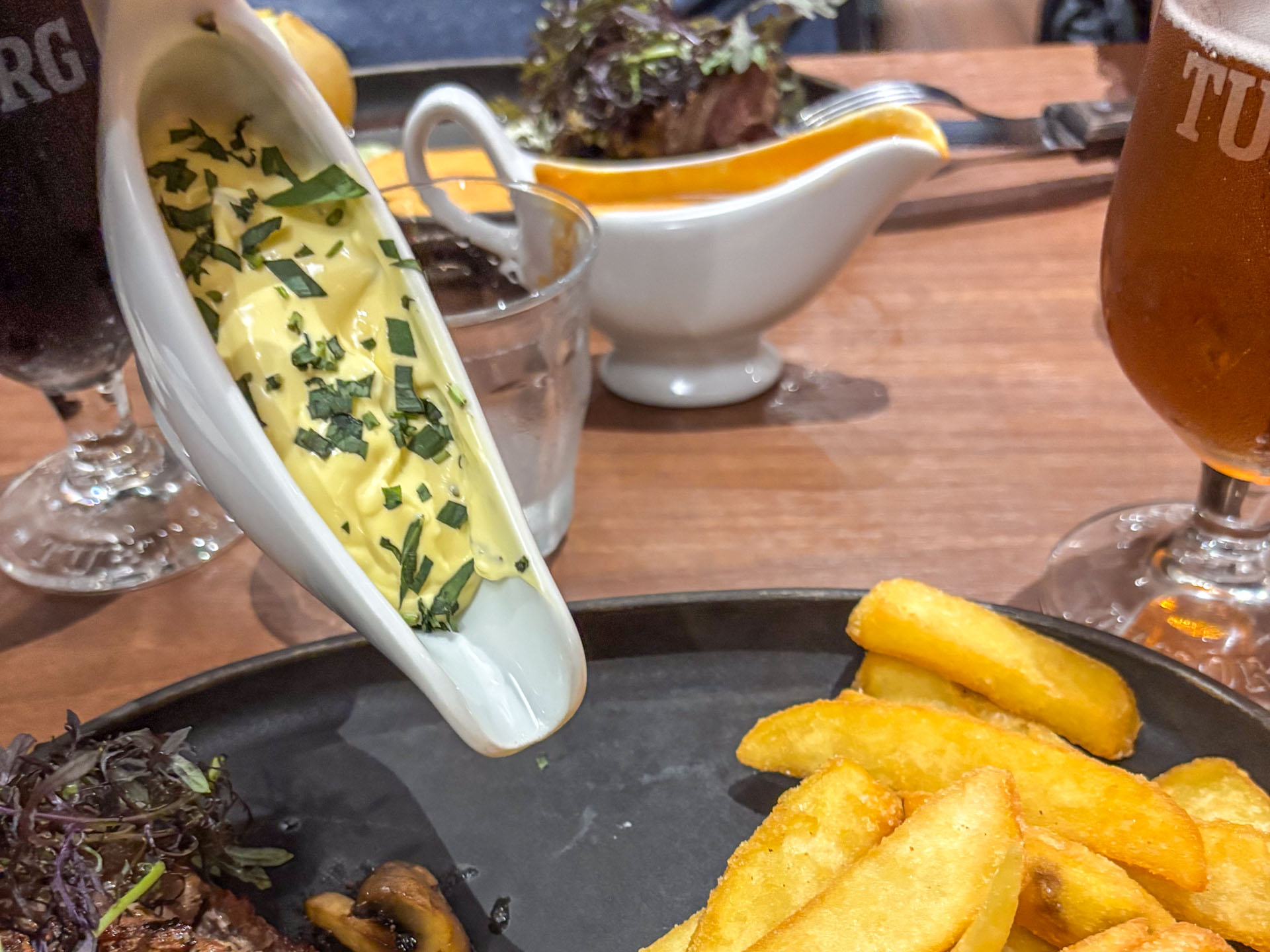 En tyk bearnaisesauce hos Restaurant Oksen i Horsens.