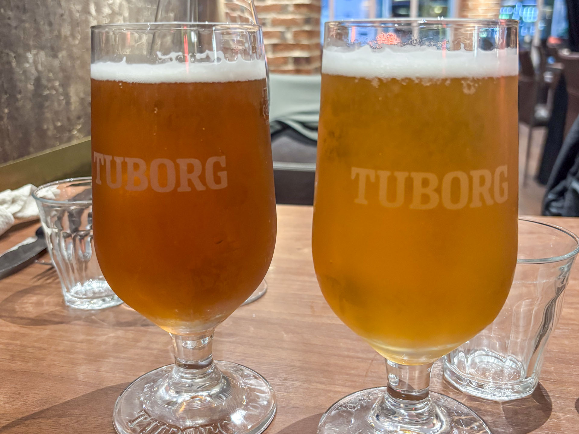 Et par øl hos Restaurant Oksen i Horsens.
